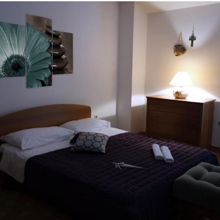 Leone Apartments With Free Parking Pula Exterior photo