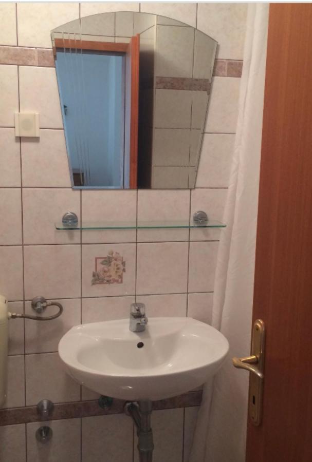 Leone Apartments With Free Parking Pula Exterior photo