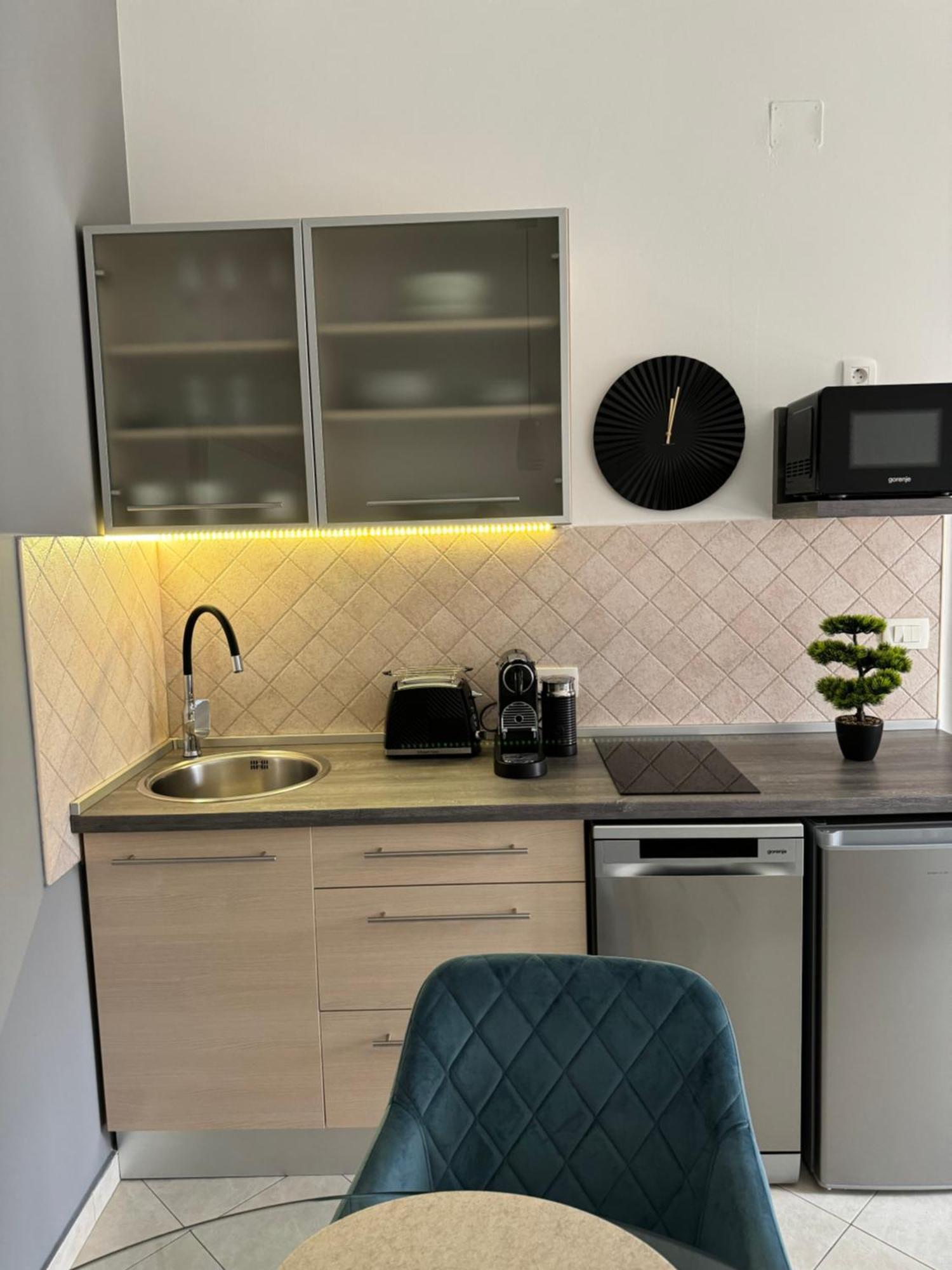 Leone Apartments With Free Parking Pula Exterior photo