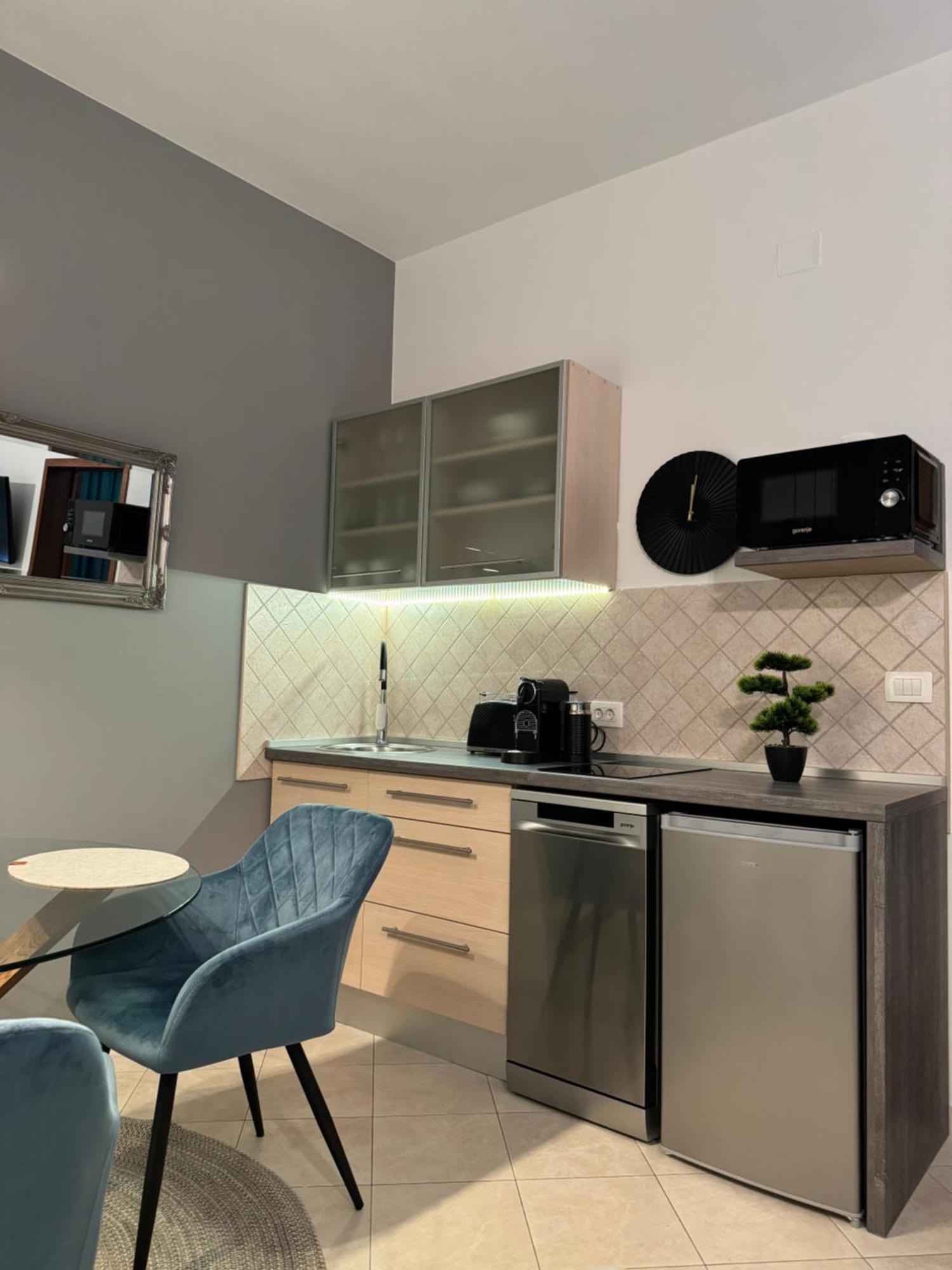 Leone Apartments With Free Parking Pula Exterior photo