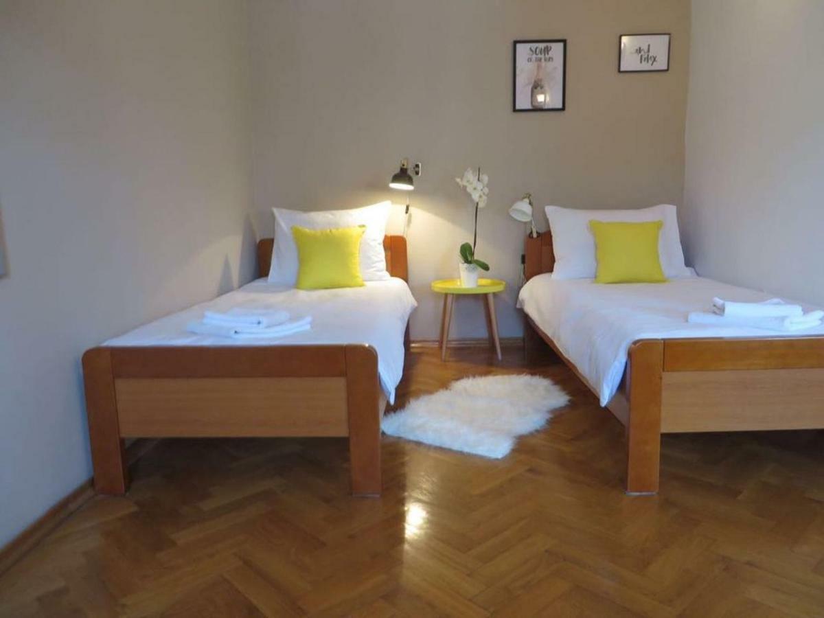 Leone Apartments With Free Parking Pula Exterior photo